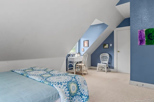 a view of a yard in front of the house