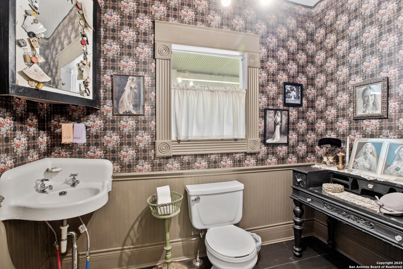 211 Riverside Drive West Llano, TX 78643 - Photo 53 of 74 a bathroom with a sink a toilet and bathtub