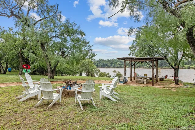 $1,249,000 | 211 Riverside Drive West, Llano, TX 78643