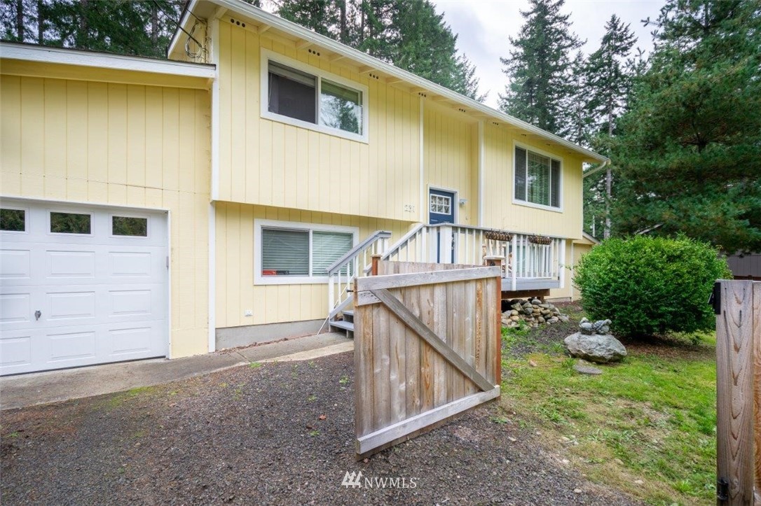 231 East Merioneth Road Shelton, WA 98584 - Photo 2 of 25 Gallery Image 2