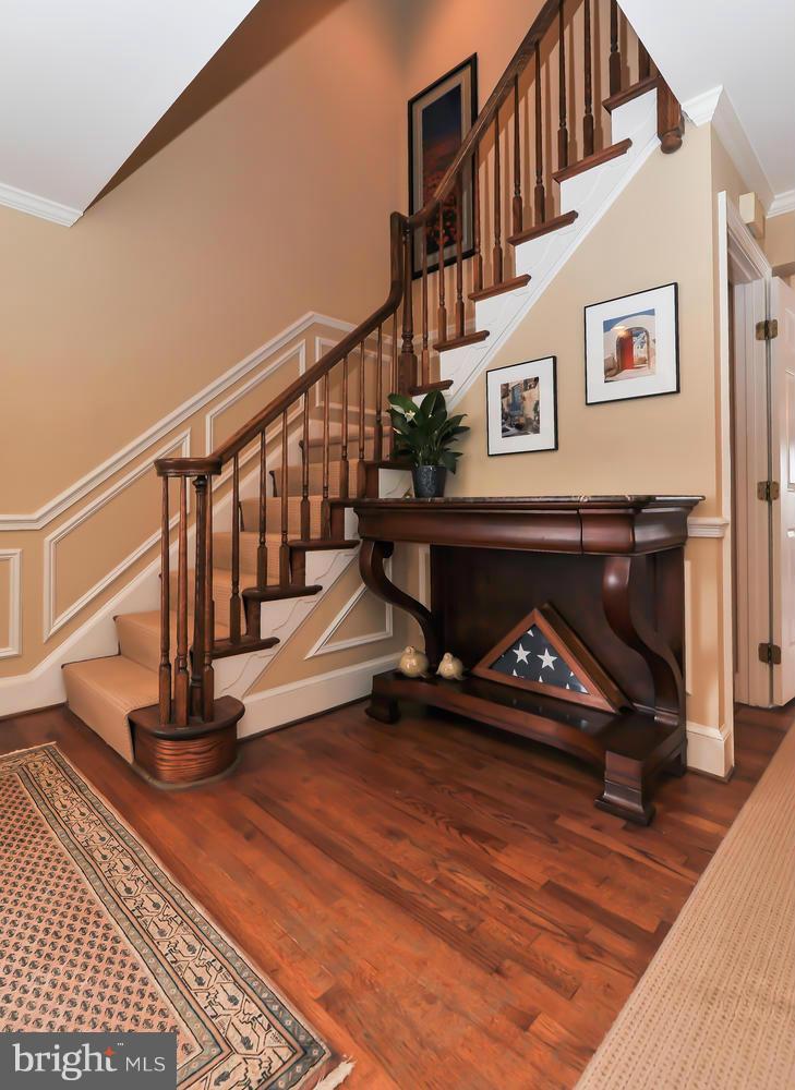 2640 North Glebe Road Arlington, VA 22207 - Photo 2 of 30 Foyer