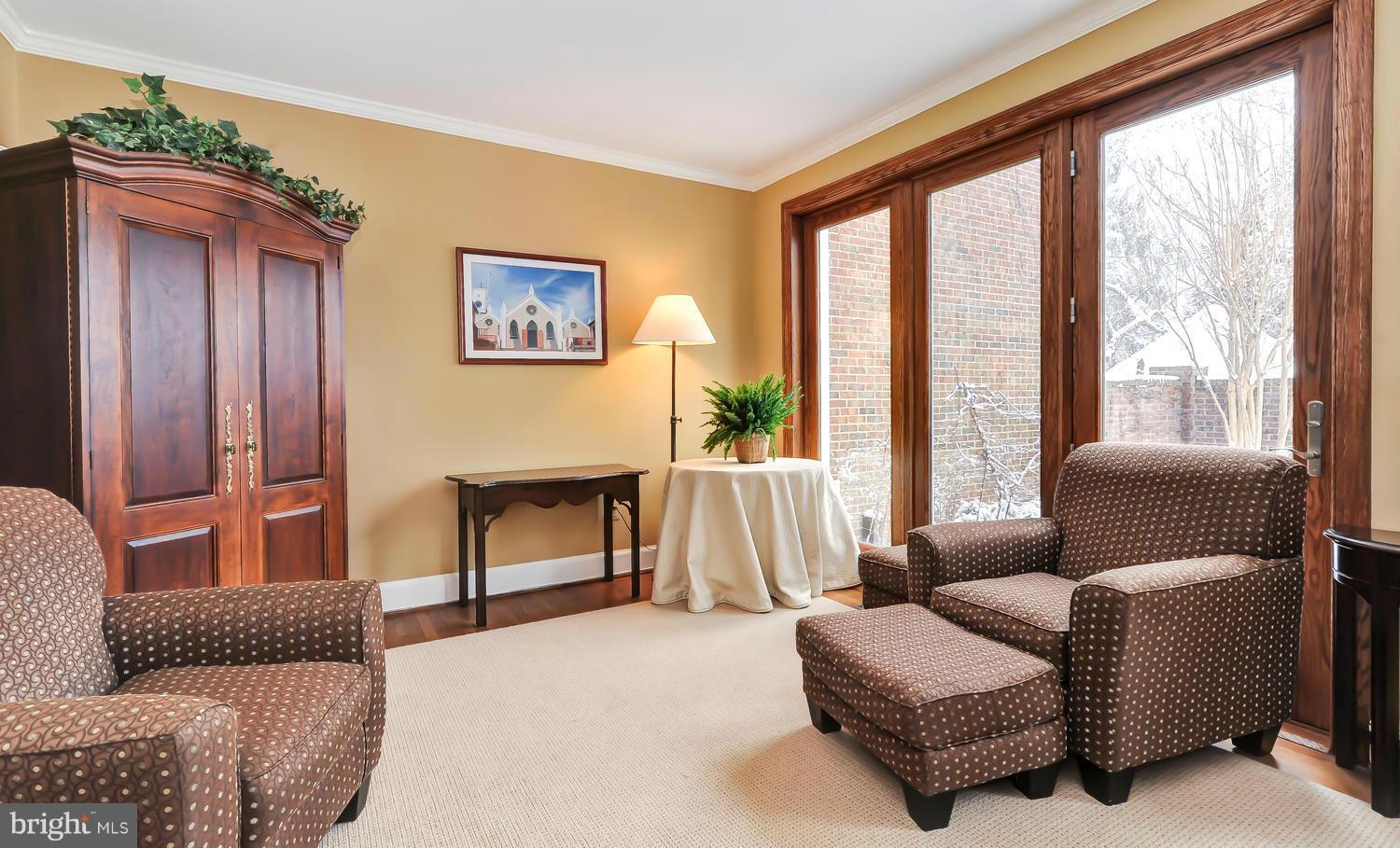 2640 North Glebe Road Arlington, VA 22207 - Photo 11 of 30 Living Room 2