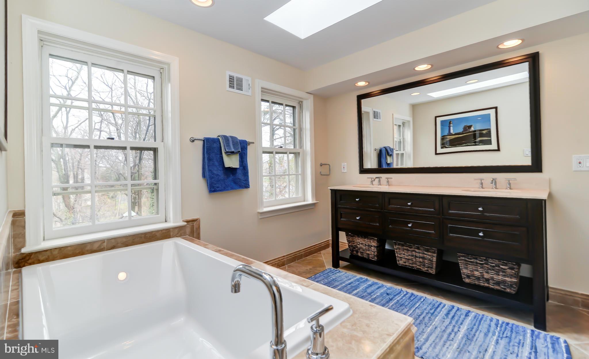2640 North Glebe Road Arlington, VA 22207 - Photo 17 of 30 Bath (Master)