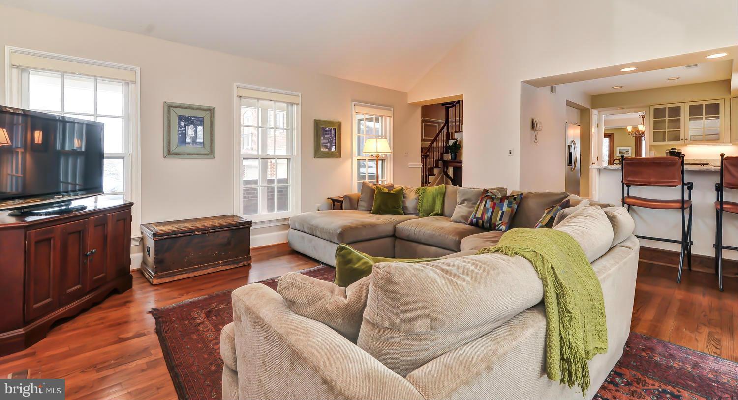 2640 North Glebe Road Arlington, VA 22207 - Photo 4 of 30 Family Room 2