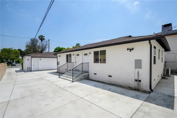 $2,000 | 1007 West Angeleno Avenue, Unit 103, Burbank, CA 91506