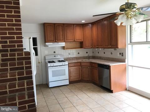 5348 Ravensworth Road Springfield, VA 22151 - Photo 8 of 26 Kitchen