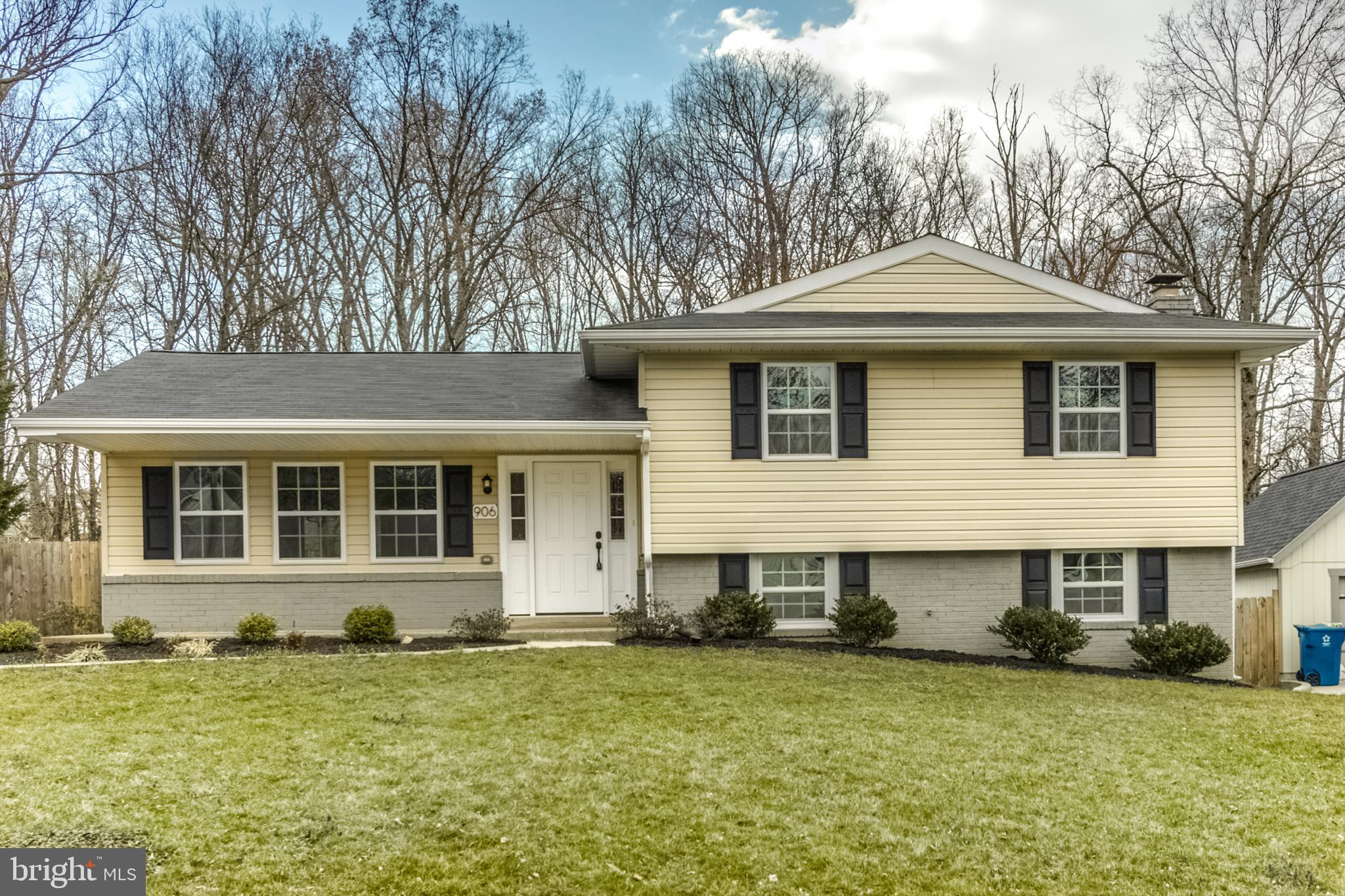 906 East Roanoke Road Sterling, VA 20164 - Photo 1 of 37 Gallery Image 1