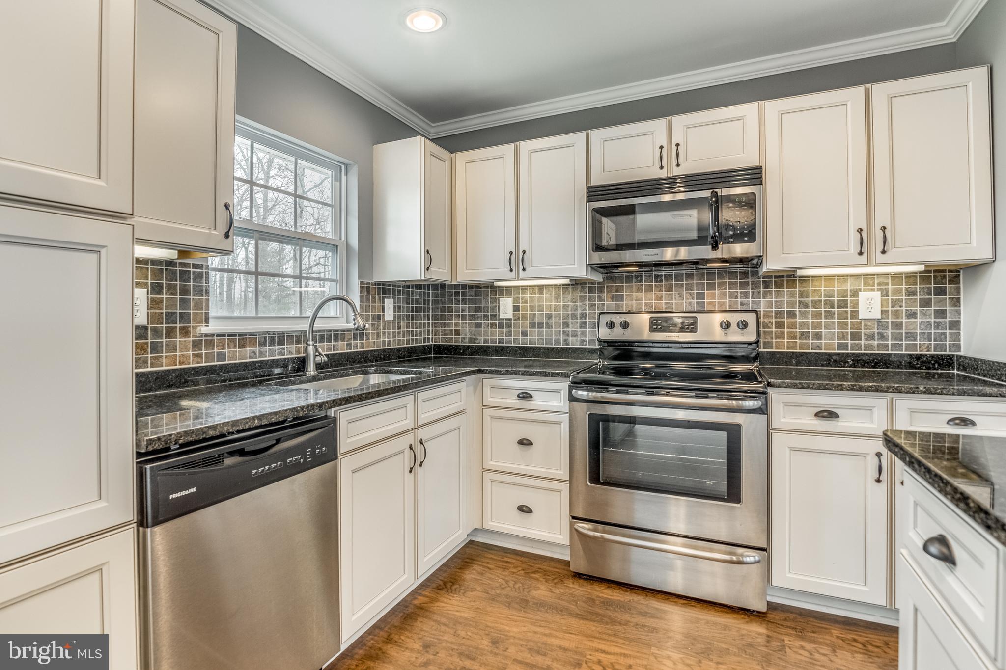 906 East Roanoke Road Sterling, VA 20164 - Photo 2 of 37 Gallery Image 2