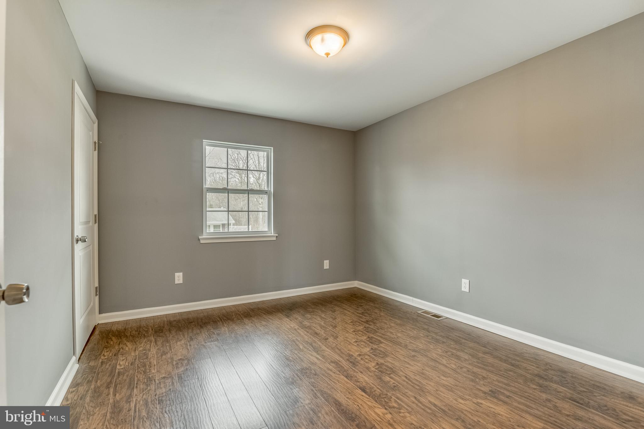 906 East Roanoke Road Sterling, VA 20164 - Photo 18 of 37 Gallery Image 18