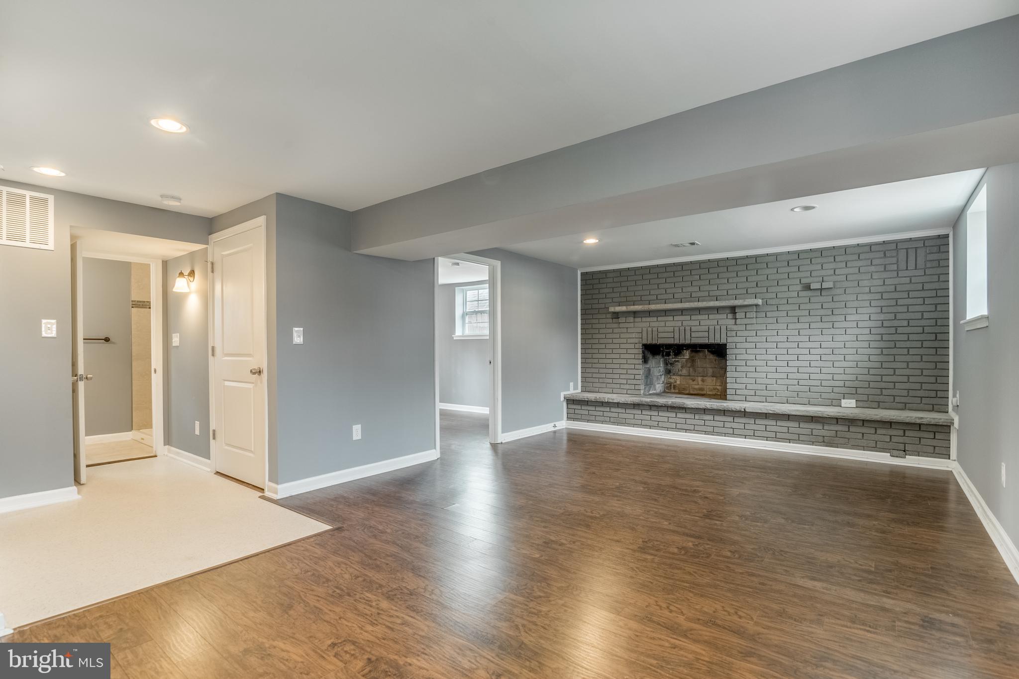 906 East Roanoke Road Sterling, VA 20164 - Photo 26 of 37 Gallery Image 26
