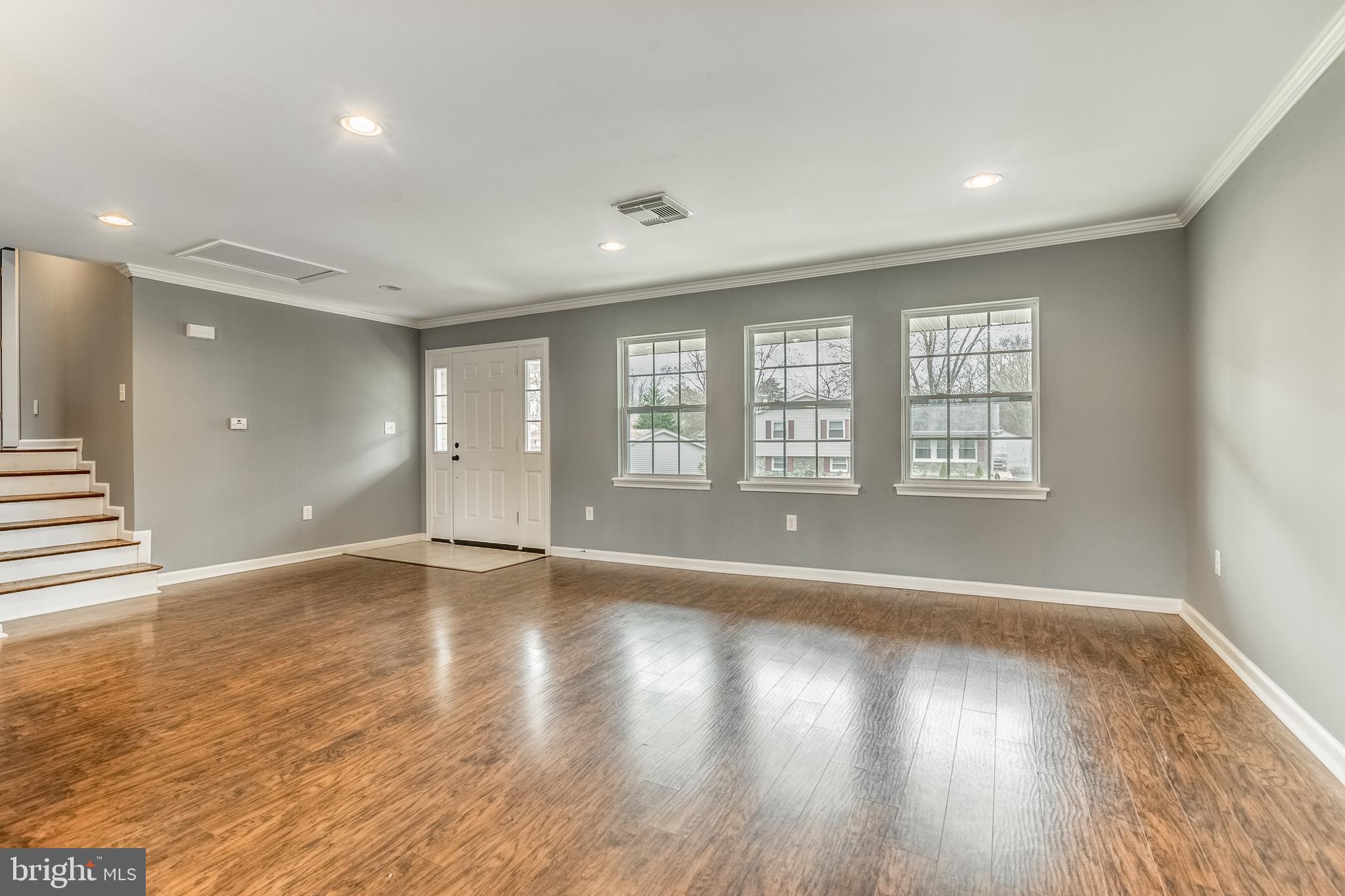 906 East Roanoke Road Sterling, VA 20164 - Photo 5 of 37 Gallery Image 5