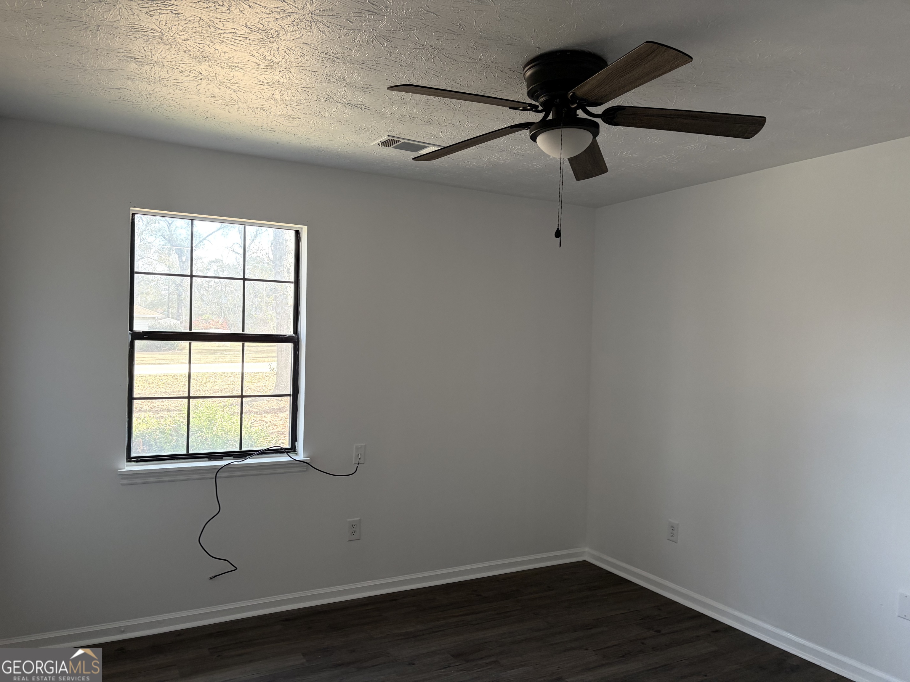 169 Ext N Jefferson Street Lyons, GA 30436 - Photo 11 of 18 a room with window and a ceiling fan