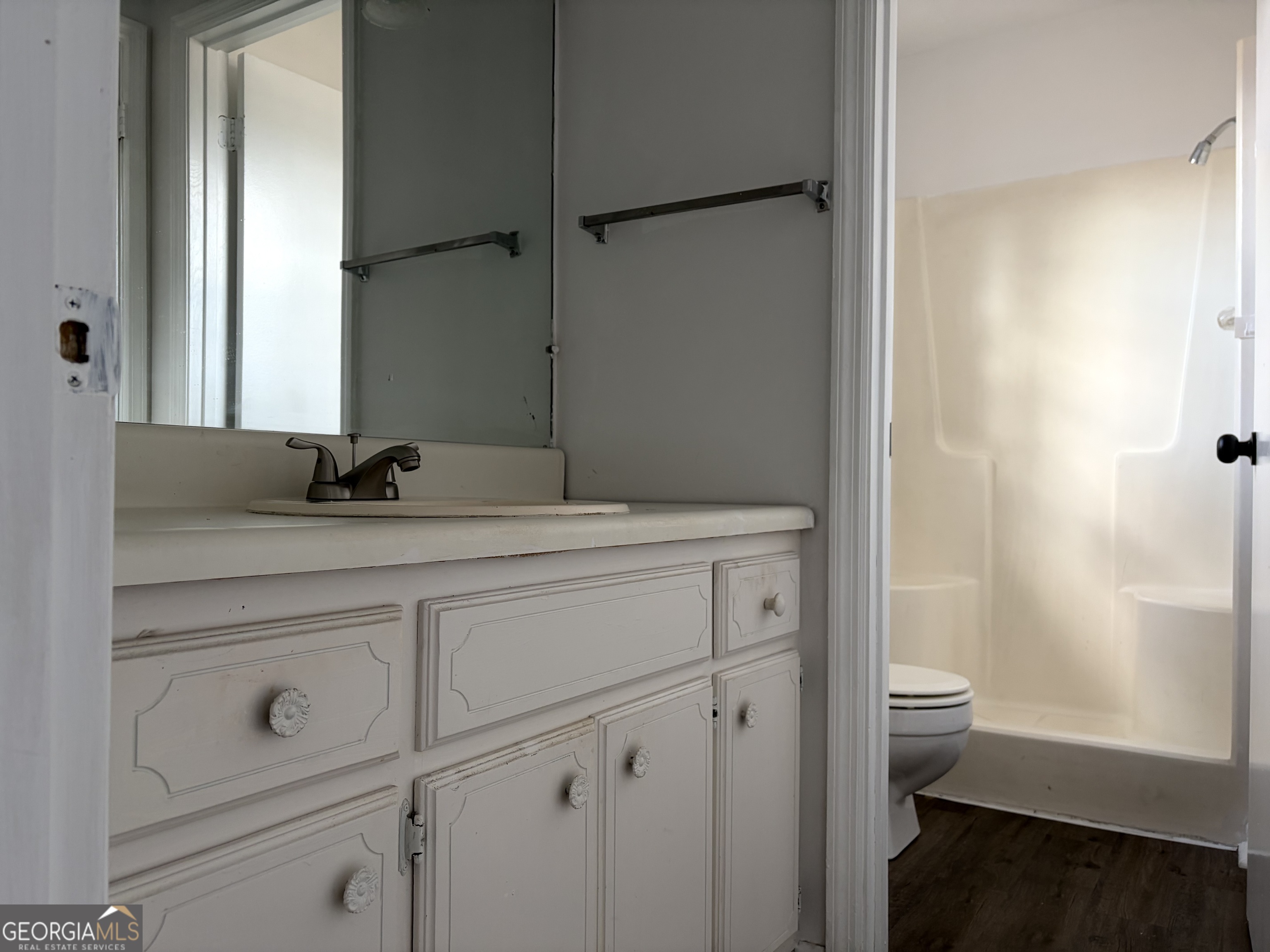 169 Ext N Jefferson Street Lyons, GA 30436 - Photo 14 of 18 a bathroom with a bathtub sink vanity and toilet