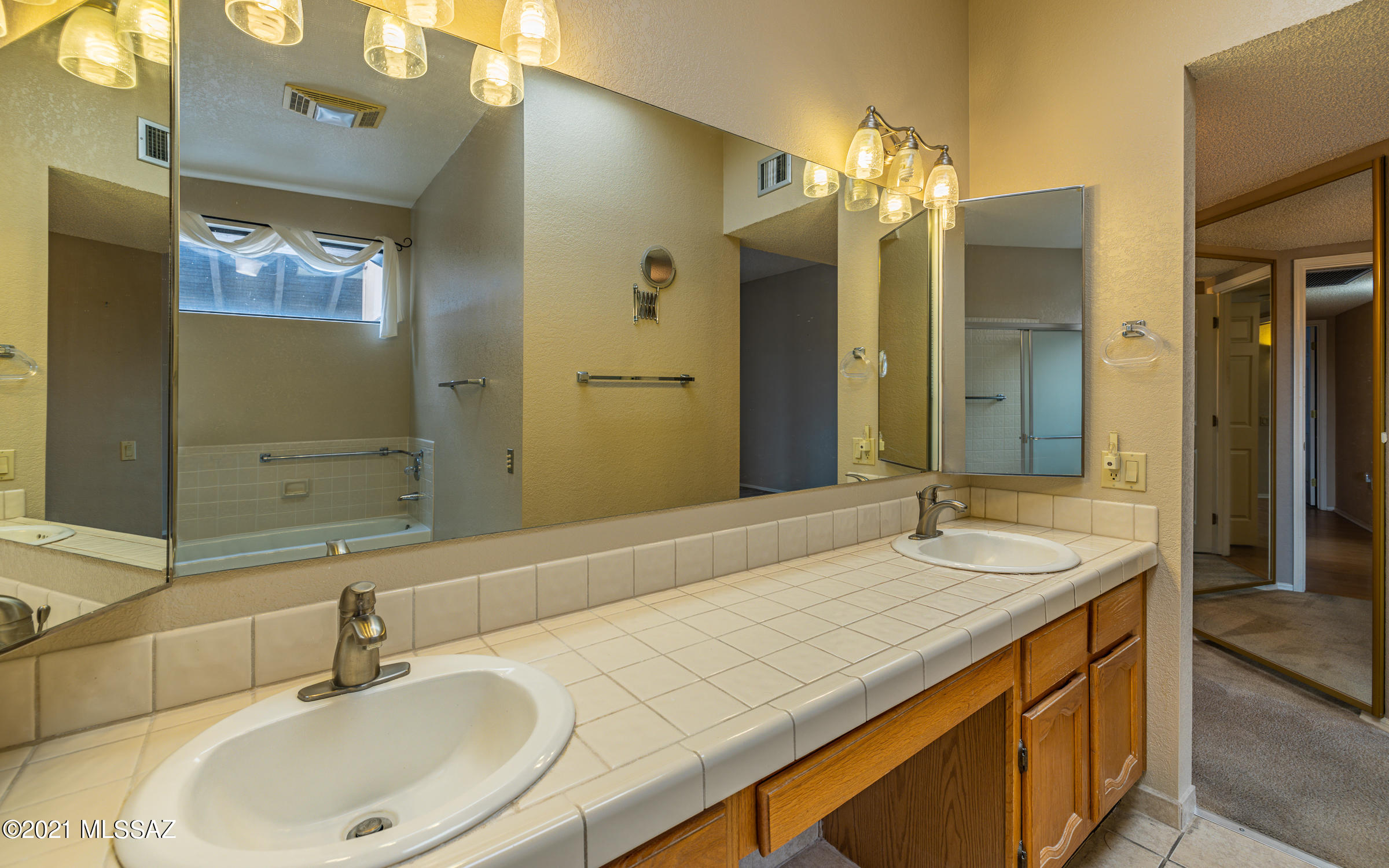 1750 West Camino Urbano Green Valley, AZ 85622 - Photo 19 of 34