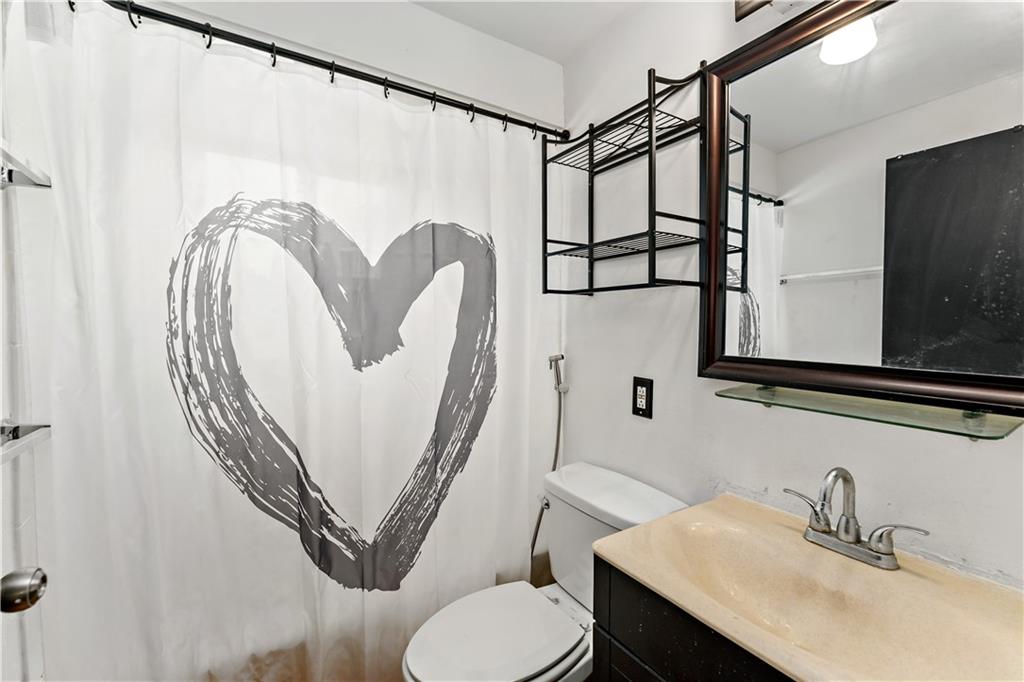 349 Siebert Road Pittsburgh, PA 15237 - Photo 16 of 32 Main bath