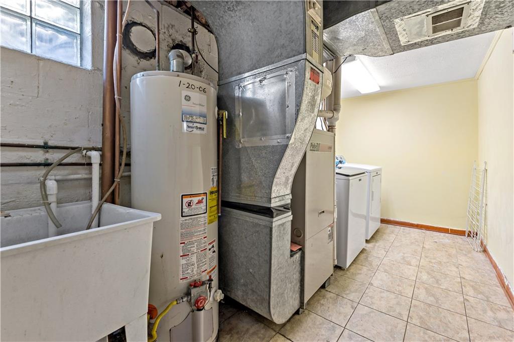 349 Siebert Road Pittsburgh, PA 15237 - Photo 18 of 32 utility rm w/ Brand new Washer/ Dryer