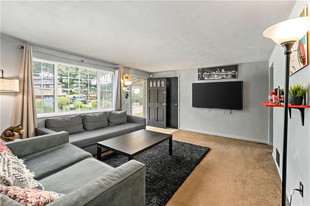 349 Siebert Road Pittsburgh, PA 15237 - Photo 2 of 32