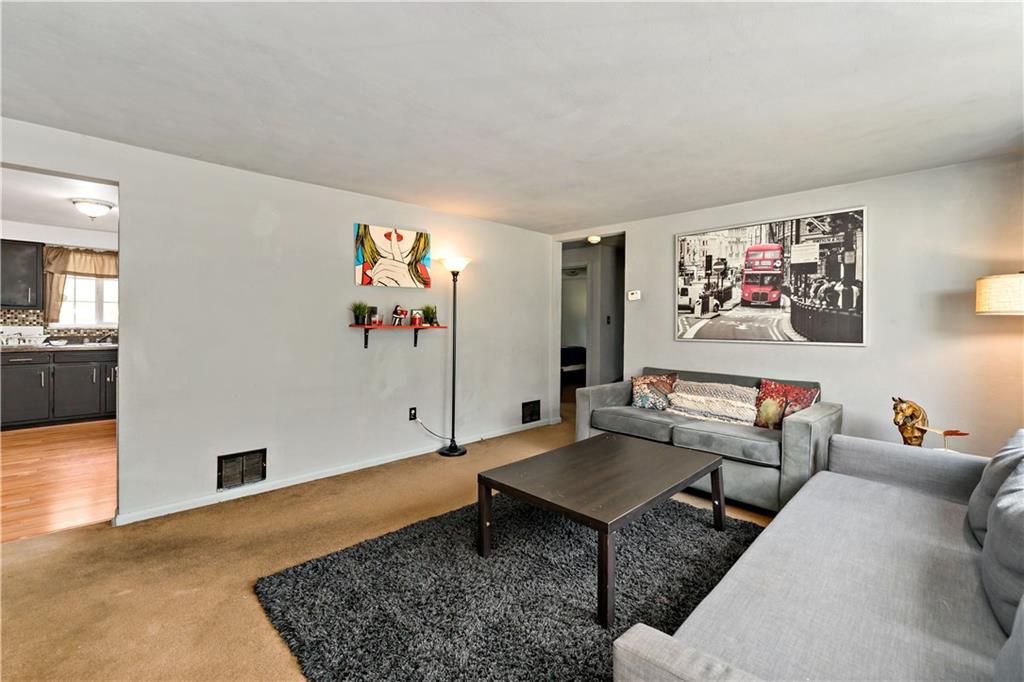 349 Siebert Road Pittsburgh, PA 15237 - Photo 3 of 32