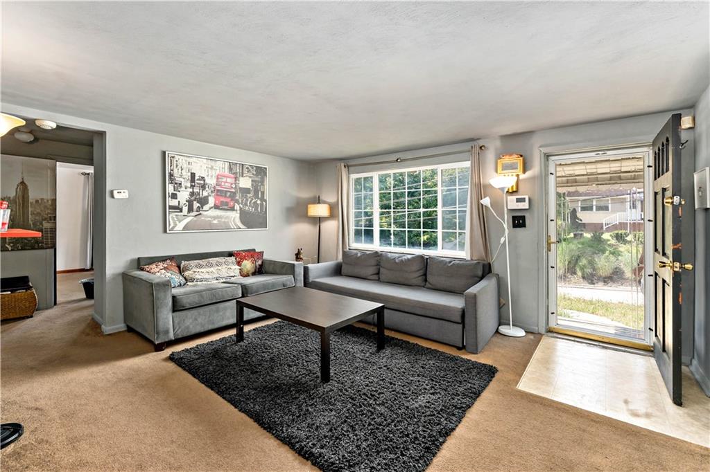 349 Siebert Road Pittsburgh, PA 15237 - Photo 4 of 32