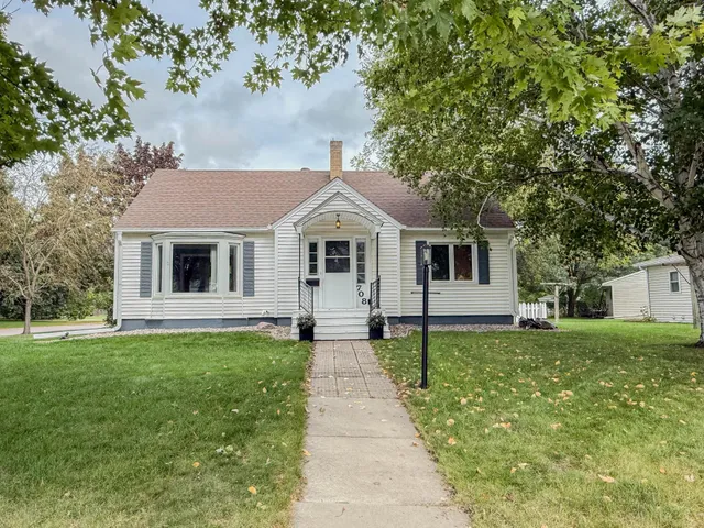$203,000 | 708 East Elm Avenue, Olivia, MN 56277