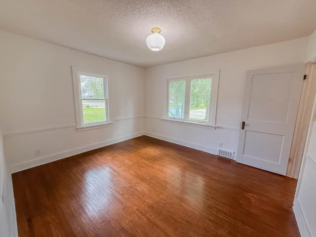 $203,000 | 708 East Elm Avenue, Olivia, MN 56277