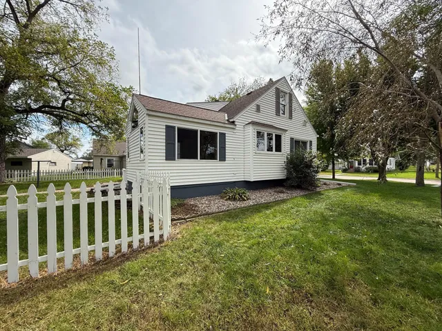 $203,000 | 708 East Elm Avenue, Olivia, MN 56277