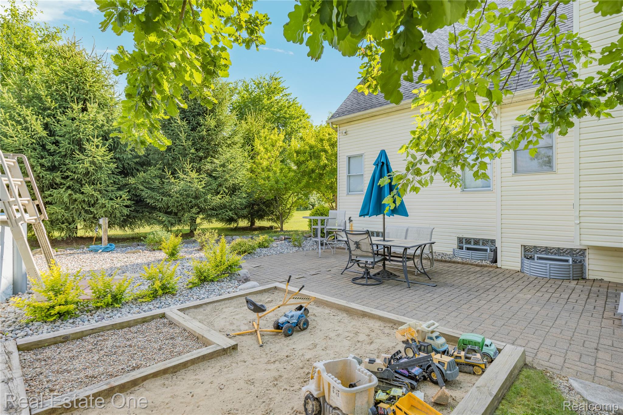 9210 Hickory Ridge Road Holly, MI 48442 - Photo 16 of 73 Paved patio area featuring outdoor dining