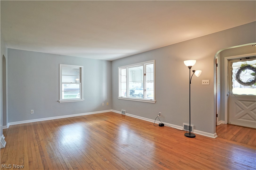 3225 Darrow Road Stow, OH 44224 - Photo 12 of 33 Living room