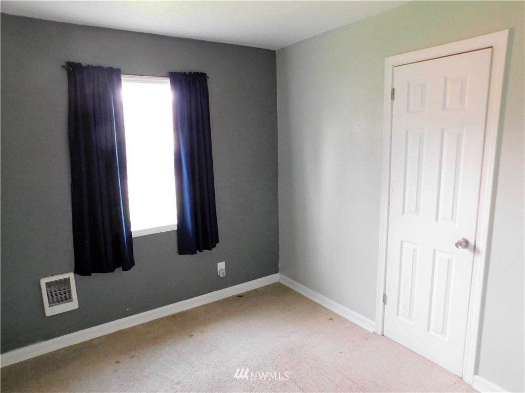 306 Colorado Street Longview, WA 98632 - Photo 9 of 21