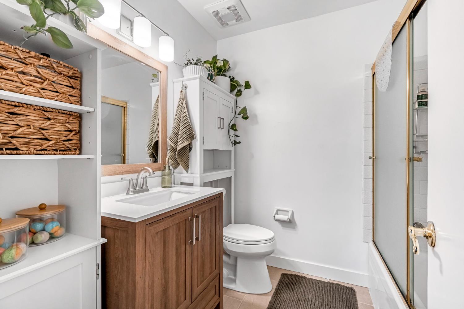 3120 West San Ramon Avenue Fresno, CA 93711 - Photo 20 of 36 a bathroom with a sink vanity mirror and toilet