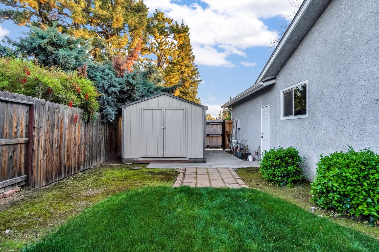 3120 West San Ramon Avenue Fresno, CA 93711 - Photo 34 of 36 a backyard of a house with lots of green space