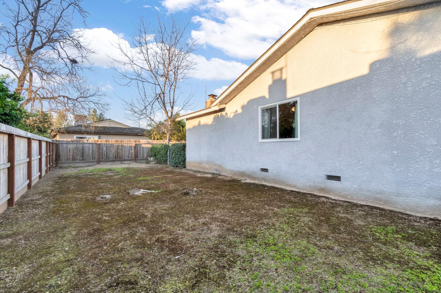 3120 West San Ramon Avenue Fresno, CA 93711 - Photo 35 of 36 a backyard of a house