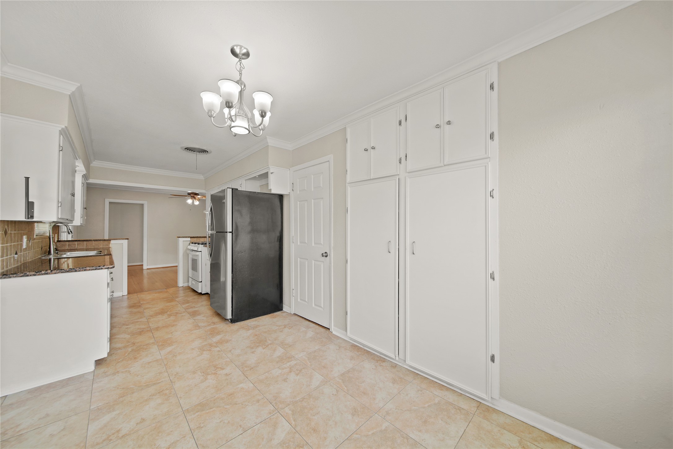 10803 Doud Street Houston, TX 77035 - Photo 12 of 29