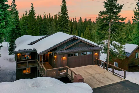 $2,350,000 | 10935 Ski Slope Way, Truckee, CA 96161