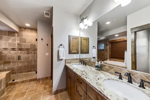 $2,350,000 | 10935 Ski Slope Way, Truckee, CA 96161