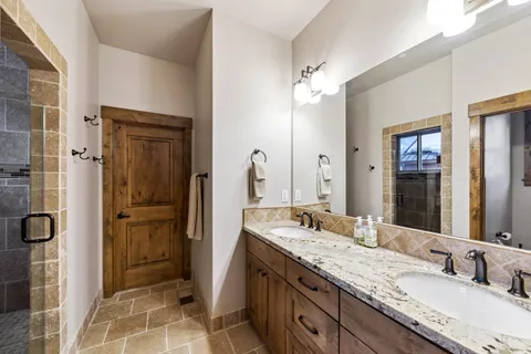 $2,350,000 | 10935 Ski Slope Way, Truckee, CA 96161