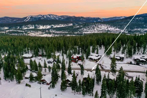 $2,350,000 | 10935 Ski Slope Way, Truckee, CA 96161