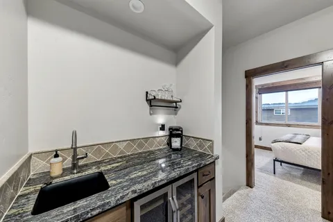 $2,350,000 | 10935 Ski Slope Way, Truckee, CA 96161