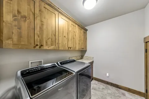 $2,350,000 | 10935 Ski Slope Way, Truckee, CA 96161