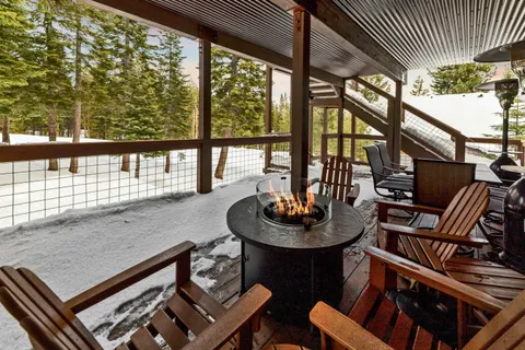$2,350,000 | 10935 Ski Slope Way, Truckee, CA 96161