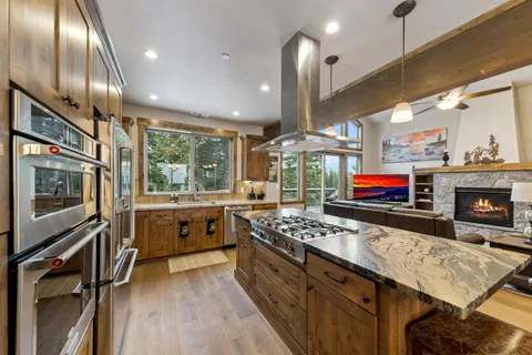 $2,350,000 | 10935 Ski Slope Way, Truckee, CA 96161