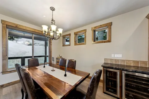 $2,350,000 | 10935 Ski Slope Way, Truckee, CA 96161