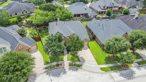 $465,000 | 13607 Breakwater Path Loop, Houston, TX 77044