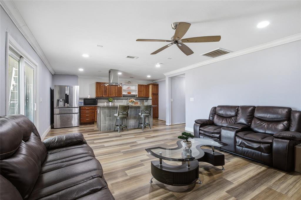 3156 Abbey Road Carrollton, TX 75007 - Photo 7 of 28 Gallery Image 7
