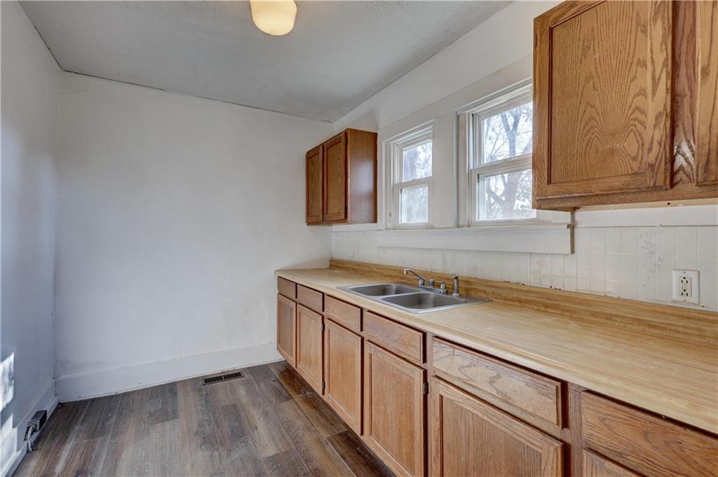 416 East Jackson Street Pittsburg, KS 66762 - Photo 11 of 25