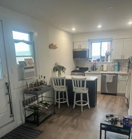 $2,900 | 555 West Broadway, Unit 2E, Long Beach, NY 11561