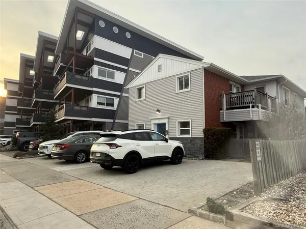 $2,900 | 555 West Broadway, Unit 2E, Long Beach, NY 11561