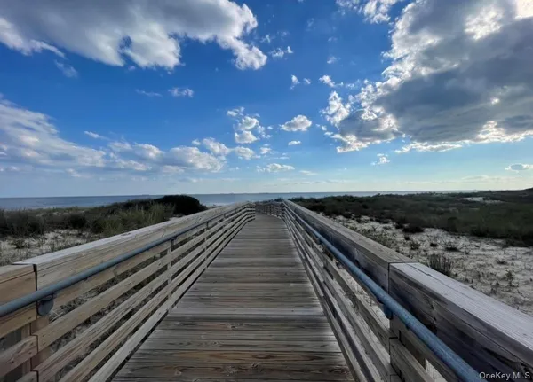 $2,900 | 555 West Broadway, Unit 2E, Long Beach, NY 11561