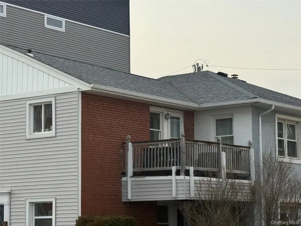 $2,900 | 555 West Broadway, Unit 2E, Long Beach, NY 11561