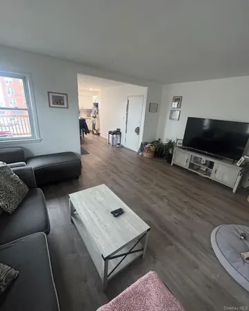 $2,900 | 555 West Broadway, Unit 2E, Long Beach, NY 11561